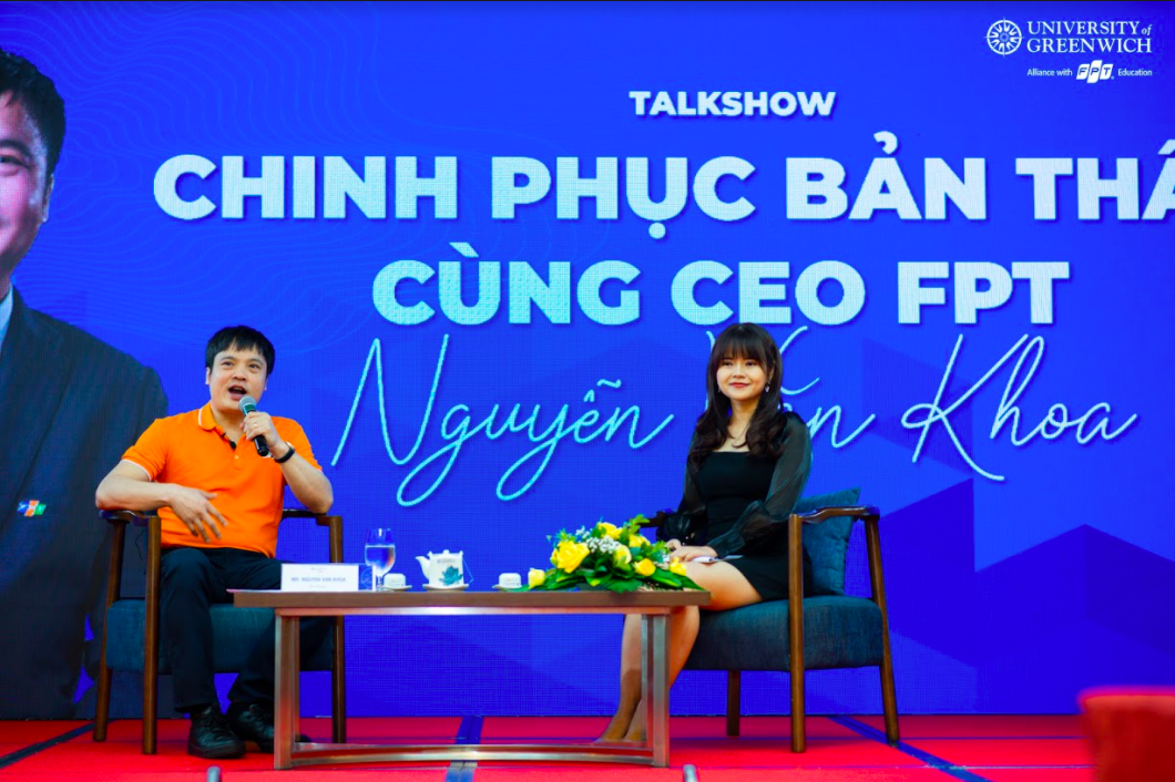 500 SV ĐH Greenwich (Việt Nam) tại Đà Nẵng “chinh phục bản thân” cùng CEO FPT Nguyễn Văn Khoa